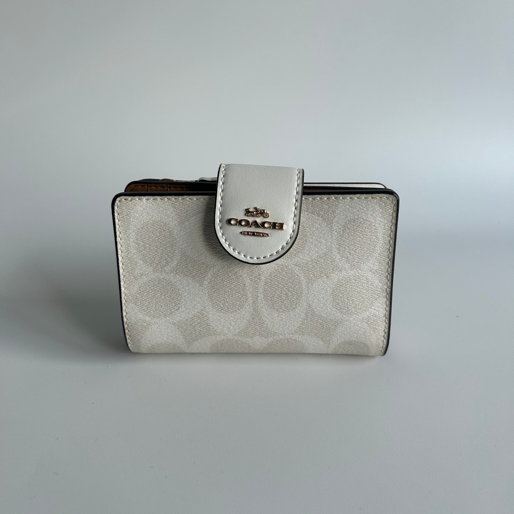 Coach Medium Corner Zip Wallet Chalk Glacier White Signature Canvas C0082